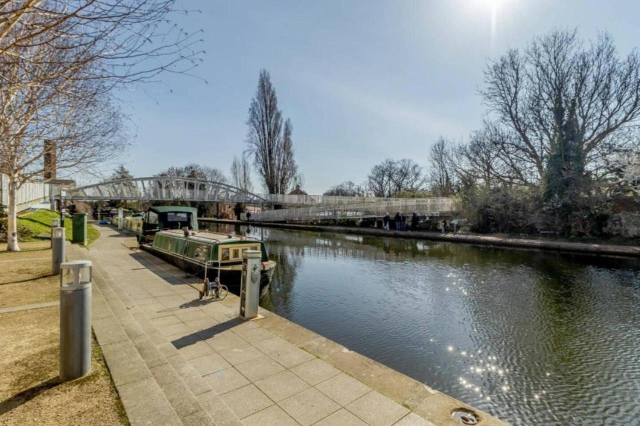 Lovely Luxury 1-Bed Apartment In Wembley London Exterior photo